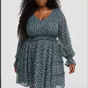 Torrid Plus Size Black Floral V-Neck Long Sleeve Dress Size 0